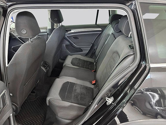 Volkswagen Golf Alltrack 9 of 14