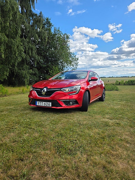 Renault Megane IV 2 of 9