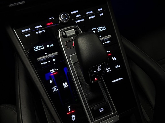 Porsche Cayenne 25 of 30