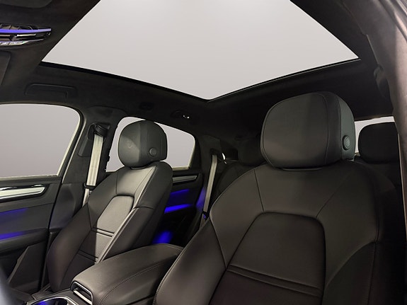 Porsche Cayenne 9 of 30