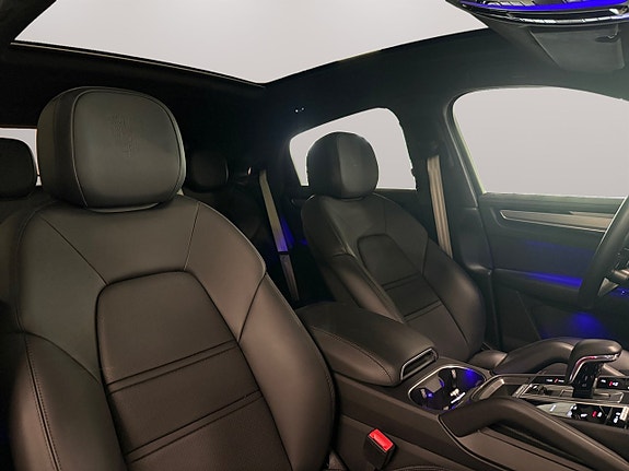 Porsche Cayenne 14 of 30
