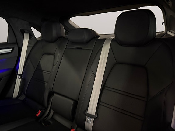 Porsche Cayenne 11 of 30