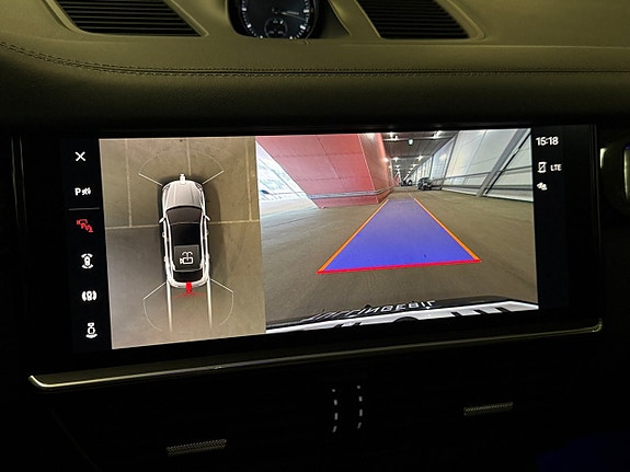 Porsche Cayenne 19 of 30
