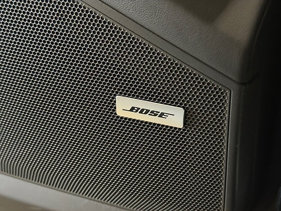 Porsche Cayenne 28 of 30