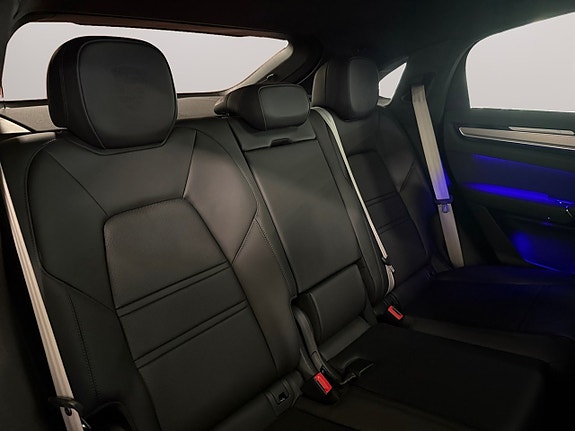 Porsche Cayenne 13 of 30