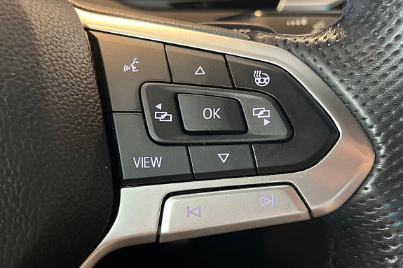 Volkswagen Passat 16 of 30