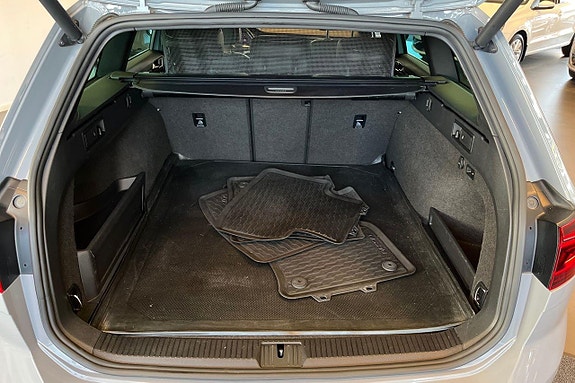 Volkswagen Passat 26 of 30