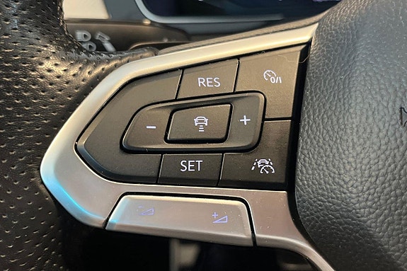 Volkswagen Passat 15 of 30