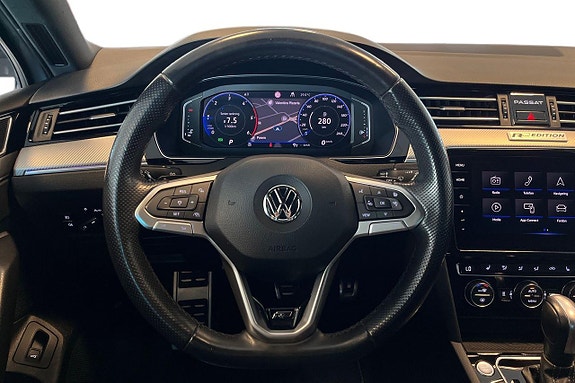Volkswagen Passat 14 of 30