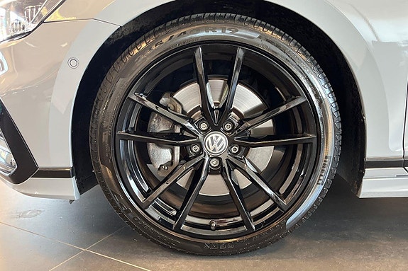 Volkswagen Passat 10 of 30