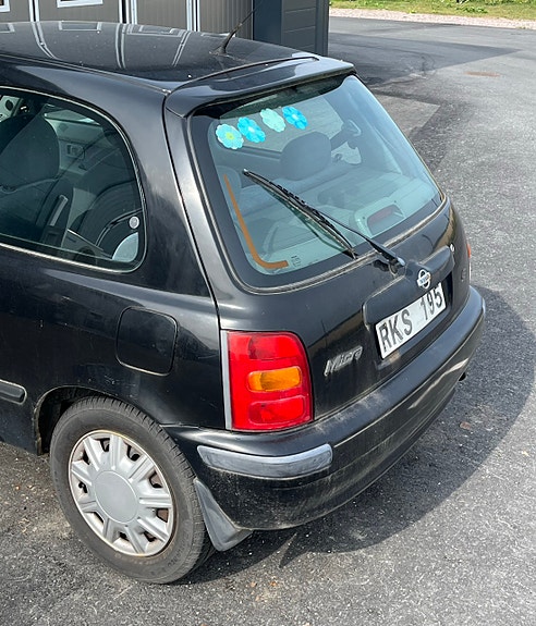 Nissan Micra 4 of 8