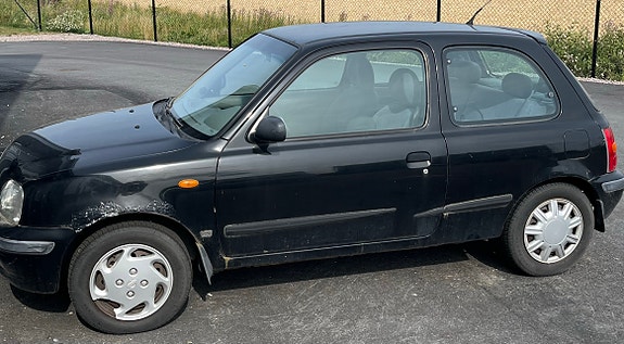 Nissan Micra 2 of 8