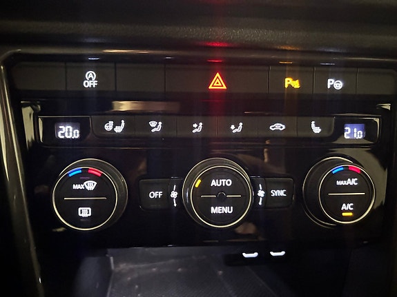 Volkswagen T-Roc 19 of 19