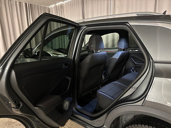 Volkswagen T-Roc 8 of 19
