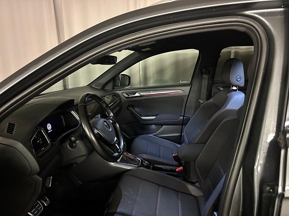 Volkswagen T-Roc 13 of 19