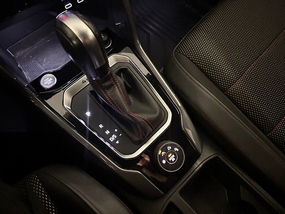 Volkswagen T-Roc 17 of 19
