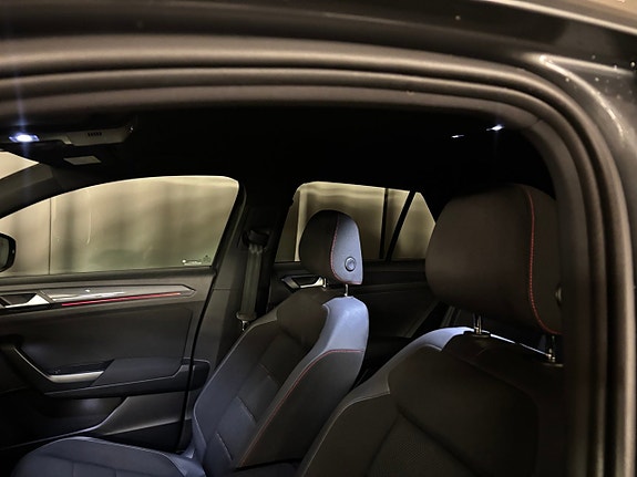 Volkswagen T-Roc 15 of 19