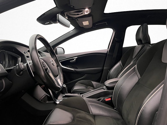 Volvo V40 11 of 30
