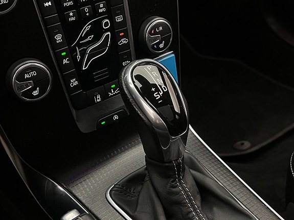 Volvo V40 25 of 30