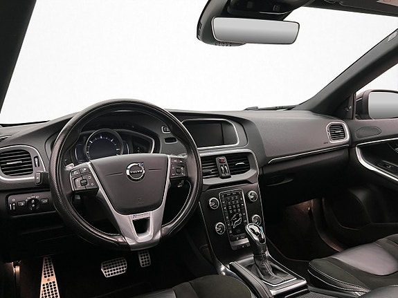 Volvo V40 14 of 30
