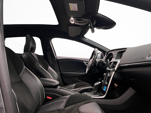 Volvo V40 26 of 30