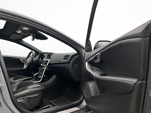 Volvo V40 27 of 30