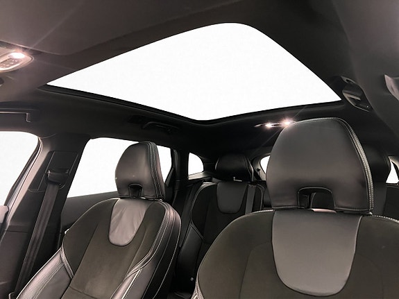 Volvo V40 12 of 30