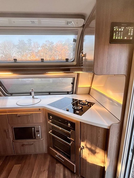 KABE IMPERIAL 600 Xl Fk Ks. FULLT UTRUSTAD SE NEDAN.2019 8 of 12