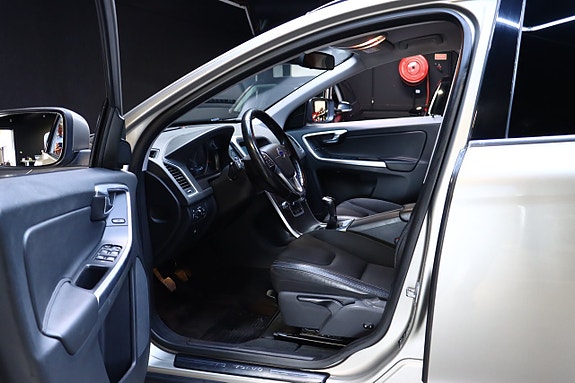 Volvo XC60 8 of 25