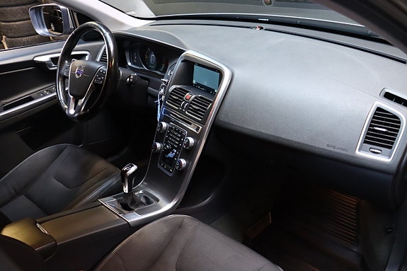 Volvo XC60 13 of 25
