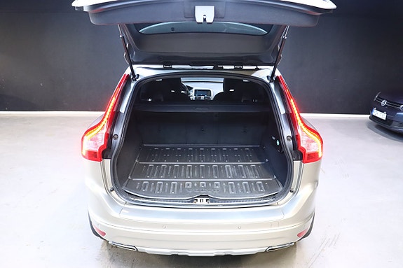 Volvo XC60 14 of 25