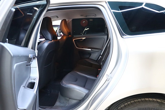 Volvo XC60 10 of 25
