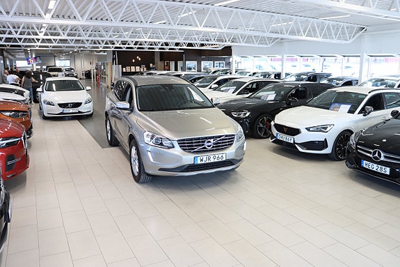 Volvo XC60 3 of 25