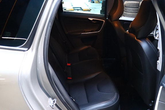 Volvo XC60 11 of 25