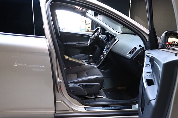 Volvo XC60 12 of 25