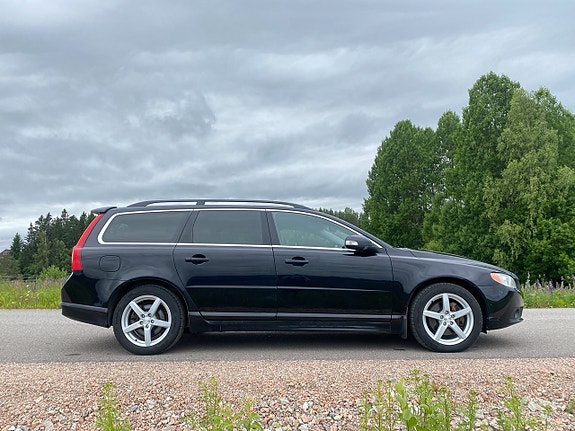 Volvo V70 6 of 17