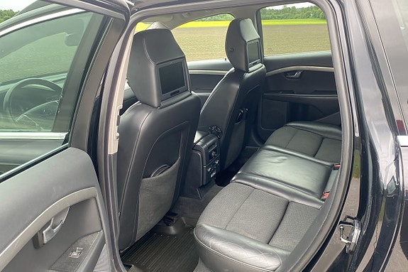 Volvo V70 12 of 17