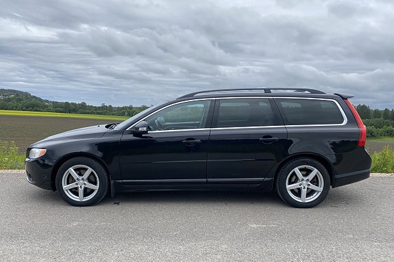 Volvo V70 2 of 17