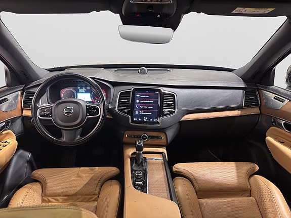 Volvo XC90 16 of 26
