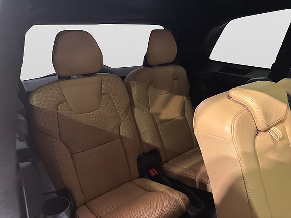 Volvo XC90 15 of 26
