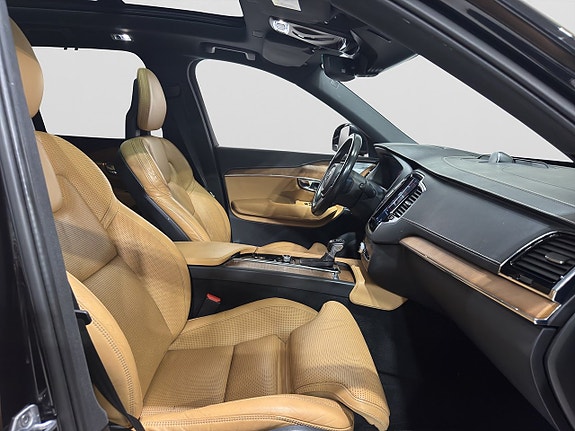 Volvo XC90 11 of 26