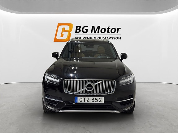Volvo XC90 2 of 26