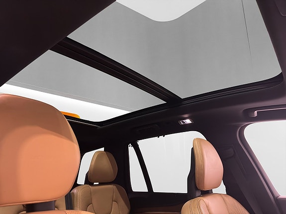 Volvo XC90 10 of 26