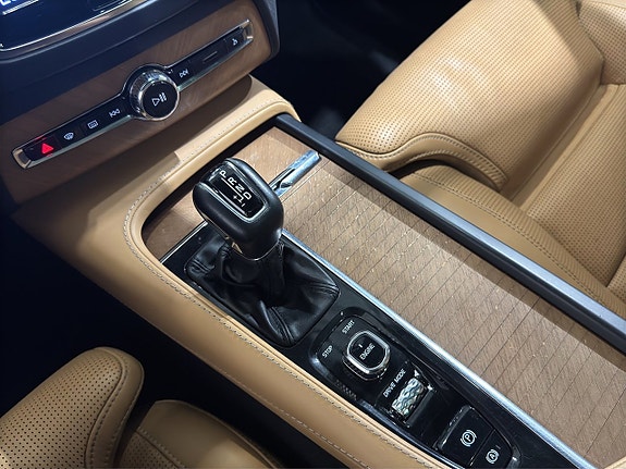 Volvo XC90 22 of 26