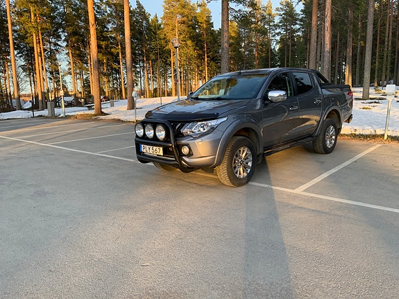 Mitsubishi L200 2 of 7