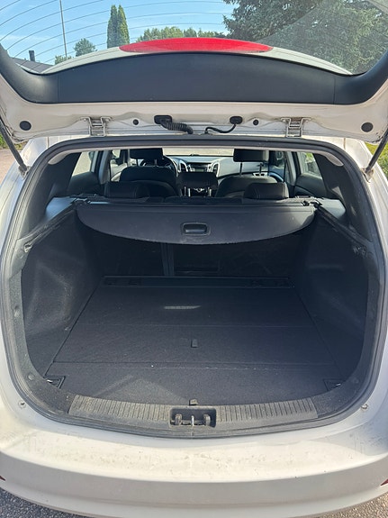 Hyundai i30 8 of 16