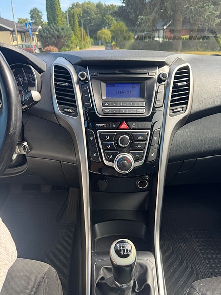 Hyundai i30 12 of 16