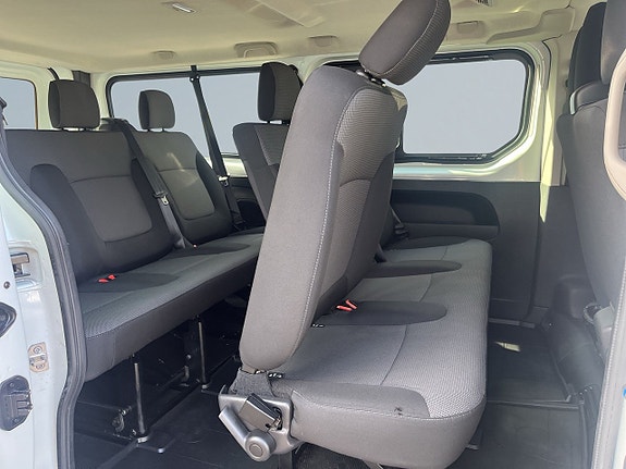 Renault Trafic 13 of 23