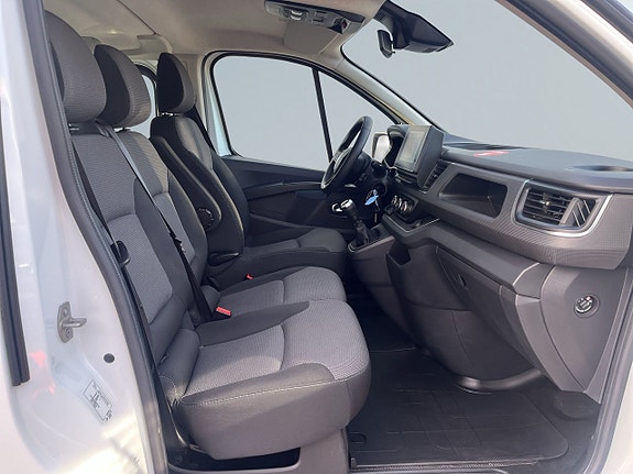 Renault Trafic 10 of 23