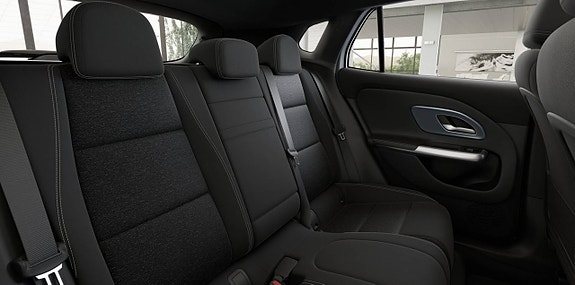 Mercedes-Benz GLA35 7 of 10